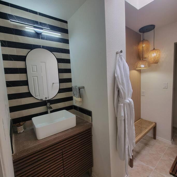 The Ritz Spa Sanctuary Hot Tub/Patio/Fam/Pet ラスクルーセス エクステリア 写真